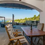 Gorgeous Home In Postira