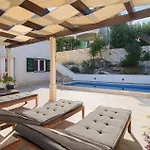 Gorgeous Home In Postira