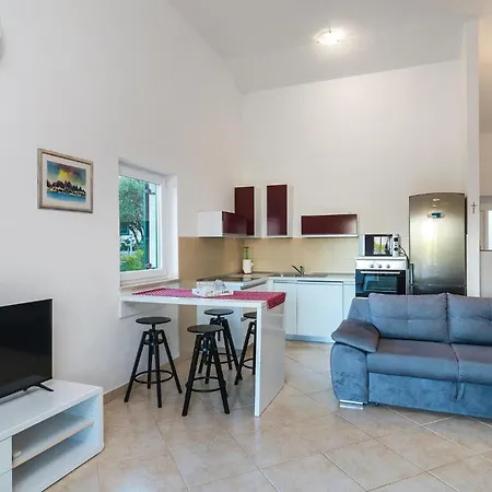 Nice Home In Postira With Outdoor Swimming Pool *